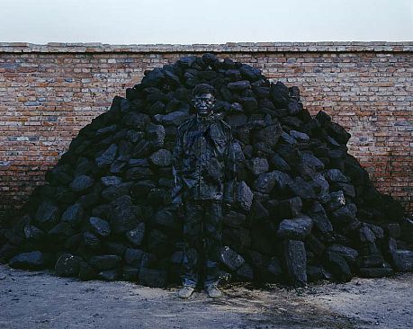 Liu_Bolin_HITC_No.95_Coal_Pile_photograph_118x150cm_2010_LG